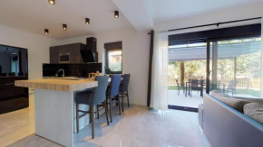 Captivating 2-Bed Apartment in Drenje La Tramontan